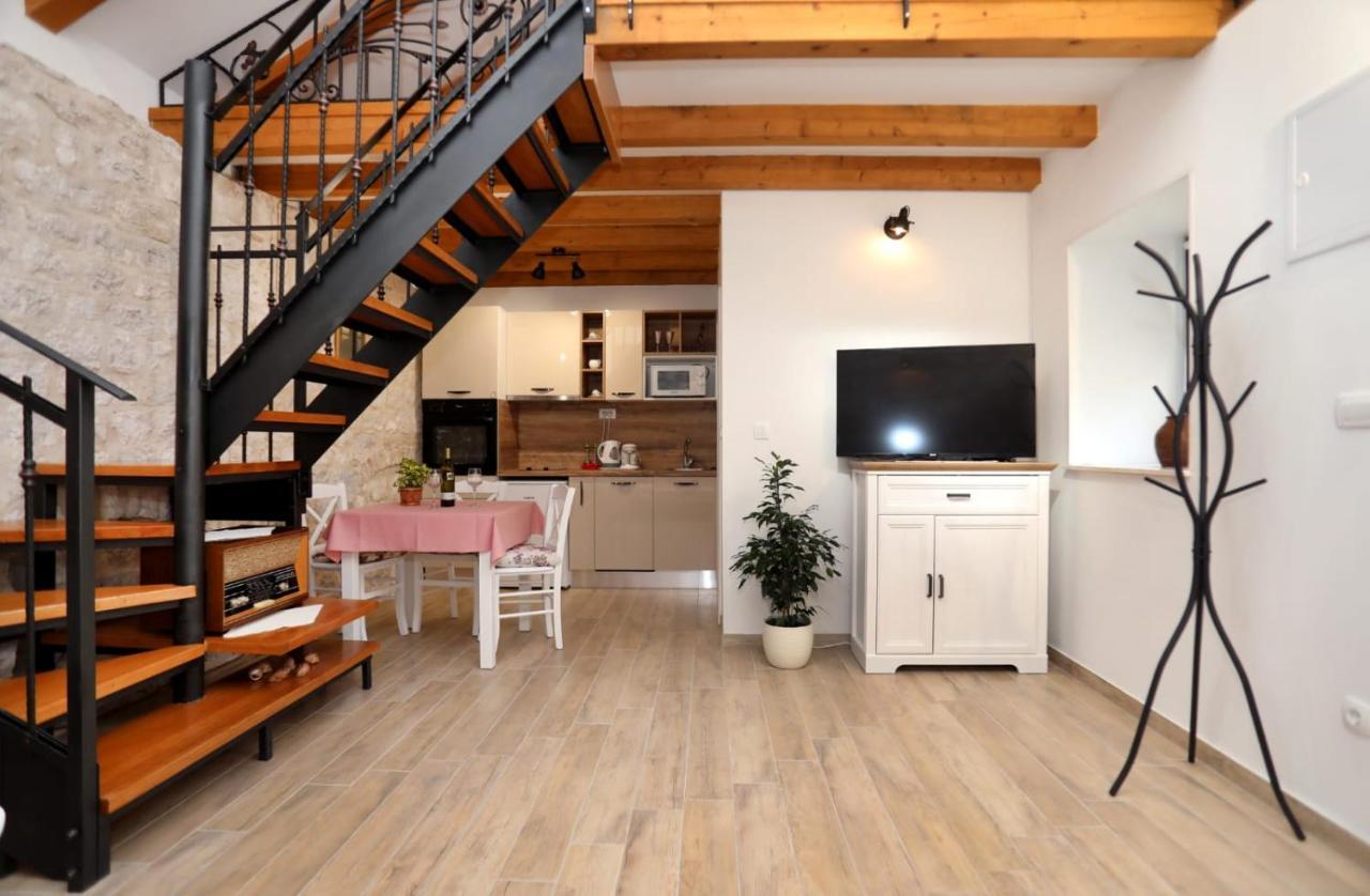 Studio Apartman Mihaella Kaštela Exteriér fotografie