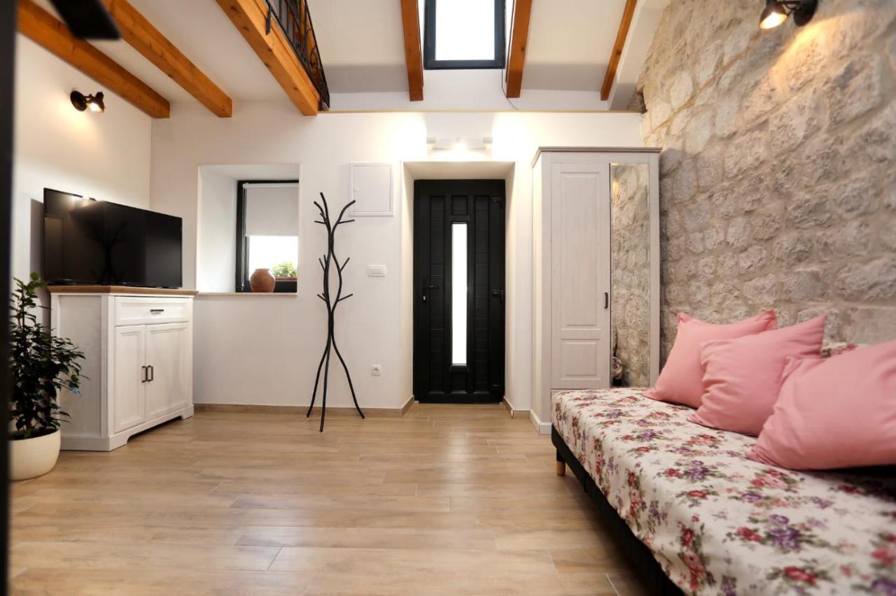 Studio Apartman Mihaella Kaštela Exteriér fotografie